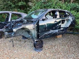 damaged Jaguar F-Pace carrosserie met kenteken