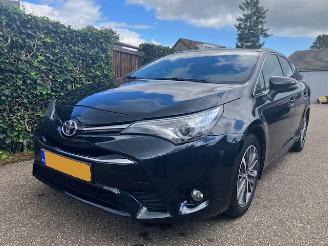 schade Toyota Avensis 1.6 D4D TOURING SPORTS F LEASE PRO