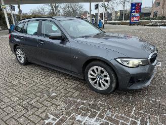 Unfall Kfz BMW 3-serie 320 e-Plug-In Hybride  Touring