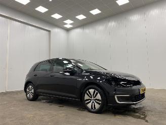 krockskadad bil auto Volkswagen e-Golf DSG 100kw 5-drs Navi Clima 2019/7