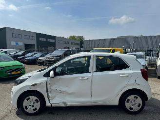 damaged passenger cars Kia Picanto 1.0 MPi ComfortPlusLine BJ 2020 57620 KM 2020/6