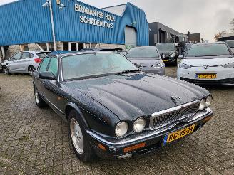 škoda koloběžky Jaguar XJ EXECUTIVE 3.2 orgineel in nederland gelevert met N.A.P 1997/3