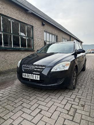 Schadeauto Kia Cee d Sporty Wagon 1.4 X-tra 2009/2