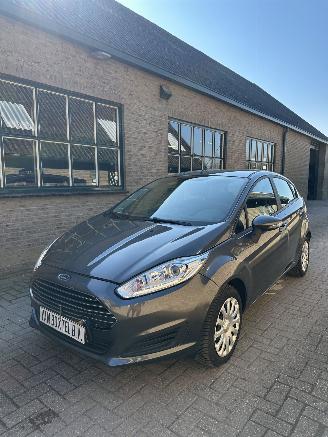 damaged passenger cars Ford Fiesta 1.0 style 2016/1