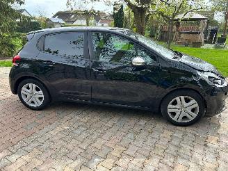 Peugeot 208 1.2 PureTech Signature picture 3