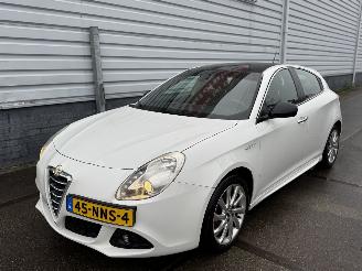 damaged passenger cars Alfa Romeo Giulietta 1.4 T Distinctive 2010/10