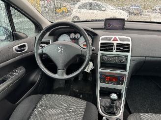 Peugeot 307 2.0-16V ST Pack Business picture 17