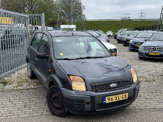 uszkodzony samochody osobowe Ford Fusion 1.416V Champion 2007/7