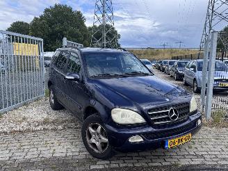 damaged passenger cars Mercedes M-klasse grijs kenteken! 2003/9