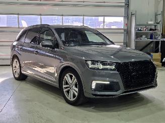 Damaged car Audi Q7 3.0 TDI e-tron hybrid s line HUD PANO 2016/8