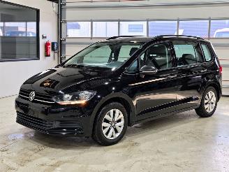 Vaurioauto  passenger cars Volkswagen Touran Touran Trendline 2016/8