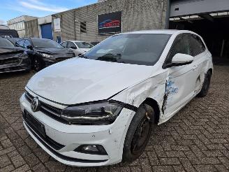 uszkodzony samochody osobowe Volkswagen Polo 1.0 TSI DSG Highline Led Navi Leder Ecc Acc Stoelverw. Beats-Audio 85KW/116PK 2018/2