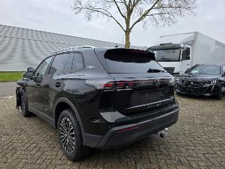 Volkswagen Tiguan 1.5 eTSI DSG IQ-Light 360View Virtual Keyless Sfeerverl. Acc Lane-Assist 1/2Leder Trekhaak picture 3