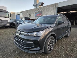 Voiture accidenté Volkswagen Tiguan 2.0TDI DSG Virtual Head-Up IQ-Light 360-view Navi Stuurverw. Stoelverw. Acc Trekhaak 110KW/150PK 2025/7