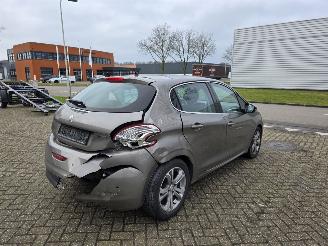 Peugeot 208 1.2 Allure Pano Climatronic MultiMedia Led Pdc CruiseControl 60KW / 82PK picture 4