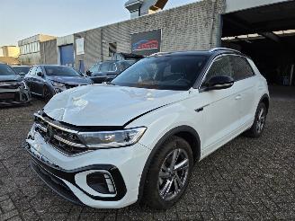 Schadeauto Volkswagen T-Roc 1.5 TSI R-Line DSG Virtual Navi IQ-Light Sport-Mode Massage Camera Sfeerverl. Stoelverw. Trekhaak Ecc Acc 110KW / 150PK 2025/5