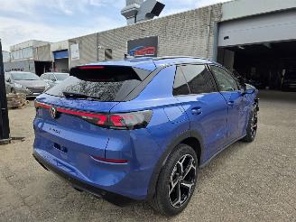 Schadeauto Volkswagen T-Roc R-Line 1.5eTSI Head-Up IQ-Light SurroundView Virtual Keyless Sfeerverl. Acc Stuurverw. Drive-Mode 110KW/150PK 2025/11