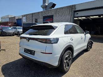 Unfallwagen Volkswagen T-Roc R-Line 1.5eTSI IQ-Light Drive-Mode Camera Virtual Keyless Sfeerverl. Trekhaak 110KW / 150PK 2026/2