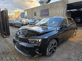 krockskadad bil auto Opel Astra 1.2 Turbo-MHEV Ultimate Pano Head-Up Memory Surround-View Lux-Led Navi Stuurverw. Voorruitverw. Trekhaak 100KW/136PK 2025/3