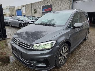 krockskadad bil auto Volkswagen Touran R-LINE 1.5TSI DSG PANO 7-Zits Led Alcantara Keyless Camera Navi Acc 110KW / 150PK 2020/5