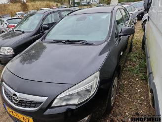Coche siniestrado Opel Astra Astra J Sports Tourer (PD8/PE8/PF8), Combi, 2010 / 2015 1.4 16V ecoFLEX 2011/2