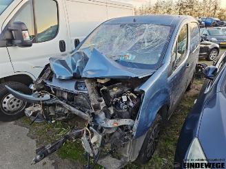 Coche siniestrado Peugeot Partner Partner (GC/GF/GG/GJ/GK), Van, 2008 / 2018 1.6 HDI 75 16V 2009/7