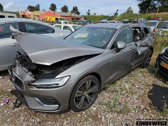 Auto da rottamare Volvo V-60 V60 II (ZW), Combi, 2018 2.0 B3 16V Mild Hybrid 2021/12