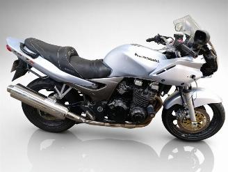 danneggiata motocicli Kawasaki ZR - 7  2003/9