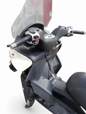 Piaggio  MP3 MODEL LT picture 13