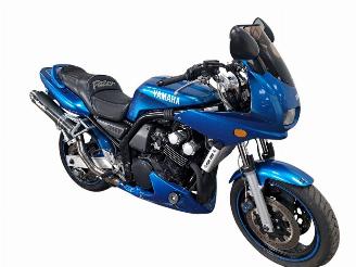uszkodzony motocykle Yamaha FZ 6 Fazer  2001/1