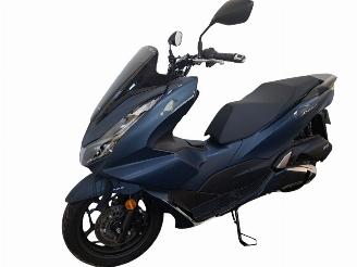 Honda  PCX picture 3