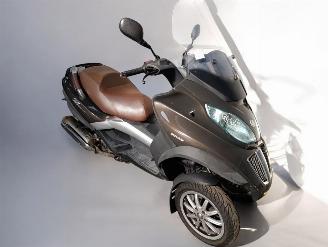 damaged scooters Piaggio  MP3 2013/1