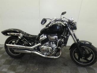 Vaurioauto  motor cycles Honda VF 750 C 1994/6