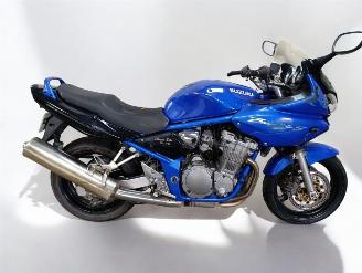 krockskadad bil motor Suzuki Bandit 600  2004/3
