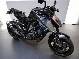 škoda motocykly KTM 1290 Super Duke R  2017/2