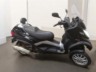 damaged scooters Piaggio  MP3 2011/10