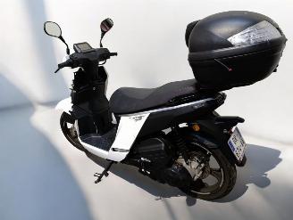 Peugeot  TWEET picture 4