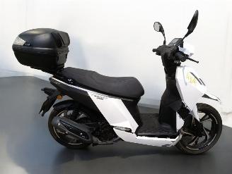danneggiata scooter Peugeot  TWEET 2023/9