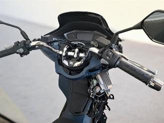 Honda  PCX picture 2
