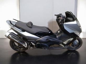 Vaurioauto  scooters Yamaha  TMAX 2010/1