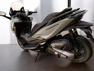 Honda  FORZA picture 5