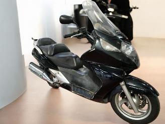 Honda  FJS SILVERWING picture 19