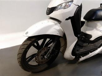 Peugeot  TWEET picture 9