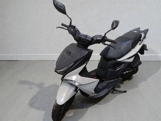 Kymco  SUPER 8 picture 3