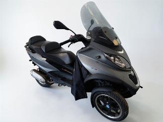 damaged scooters Piaggio  MP3 2016/12