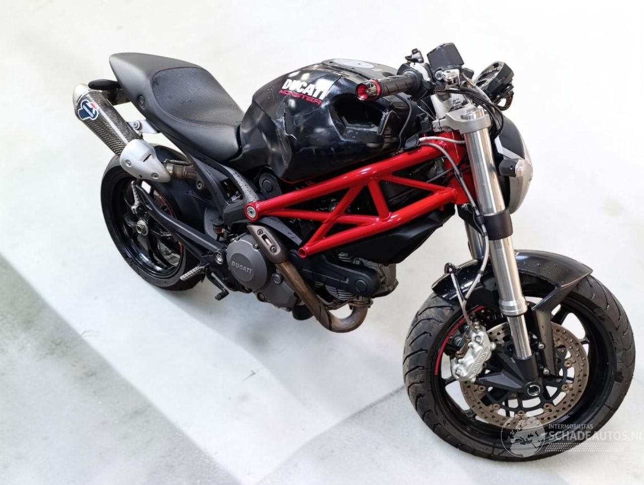 Ducati Monster 796 