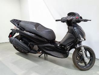 uszkodzony skutery Piaggio  BEVERLY 2020/5