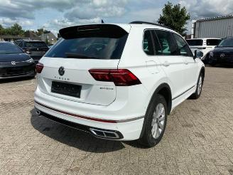 krockskadad bil auto Volkswagen Tiguan 1.4 TSI e-Hybrid R-Line *PANO - AHK -KAM* 2022/7