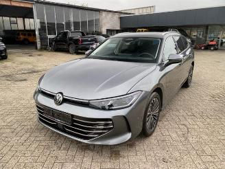 krockskadad bil auto Volkswagen Passat Variant 2.0 TDI DSG Elegance 4Motion 2024/10
