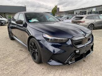 uszkodzony samochody osobowe BMW M5 *HEAD-UP - KERAMIK - CARBON-PAKET -B&W* 2025/1